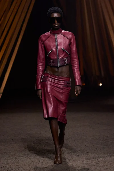Look 32